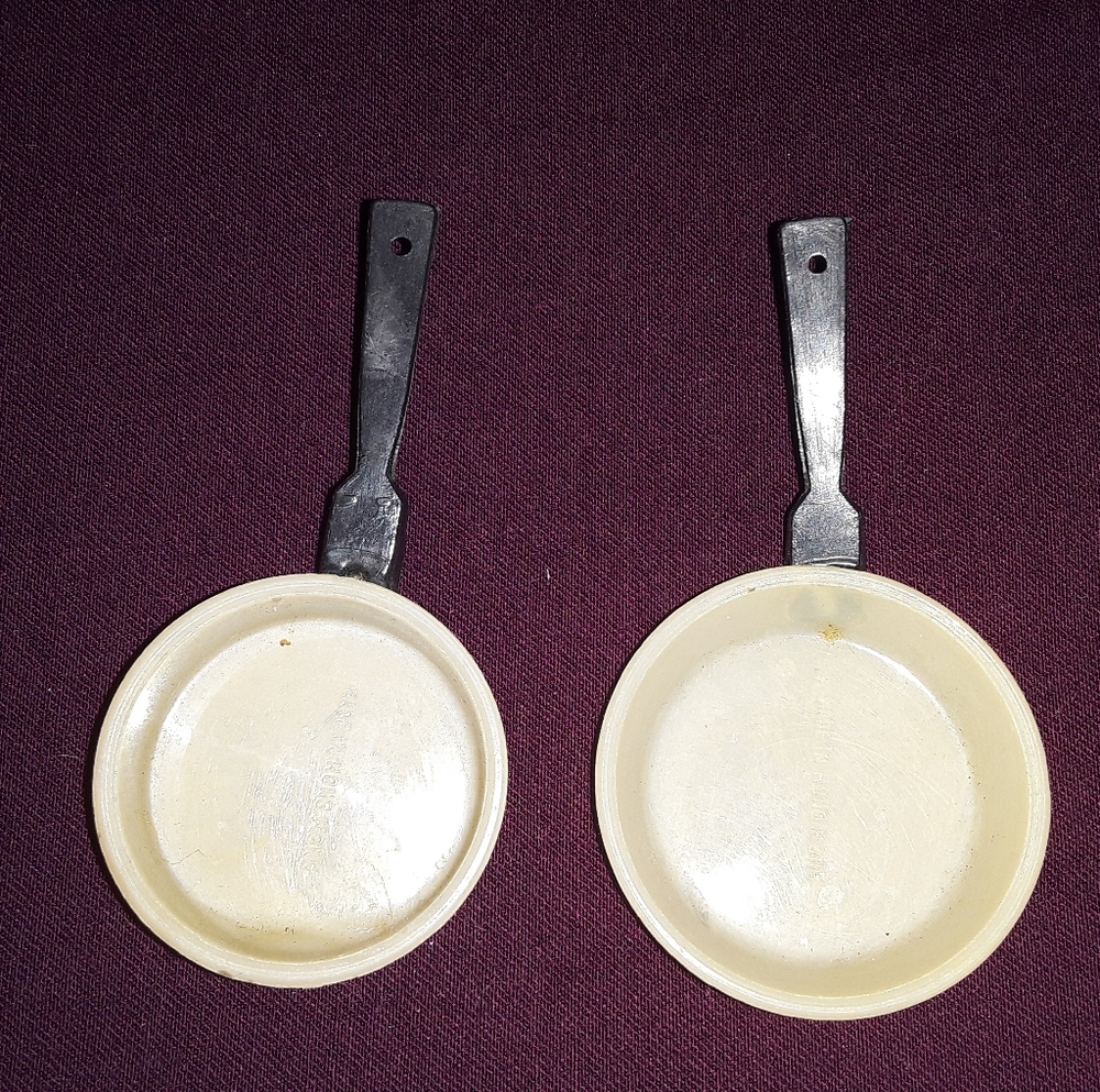 Mint VTG 1960s Barbie Stovetop Pot & Frying Pan